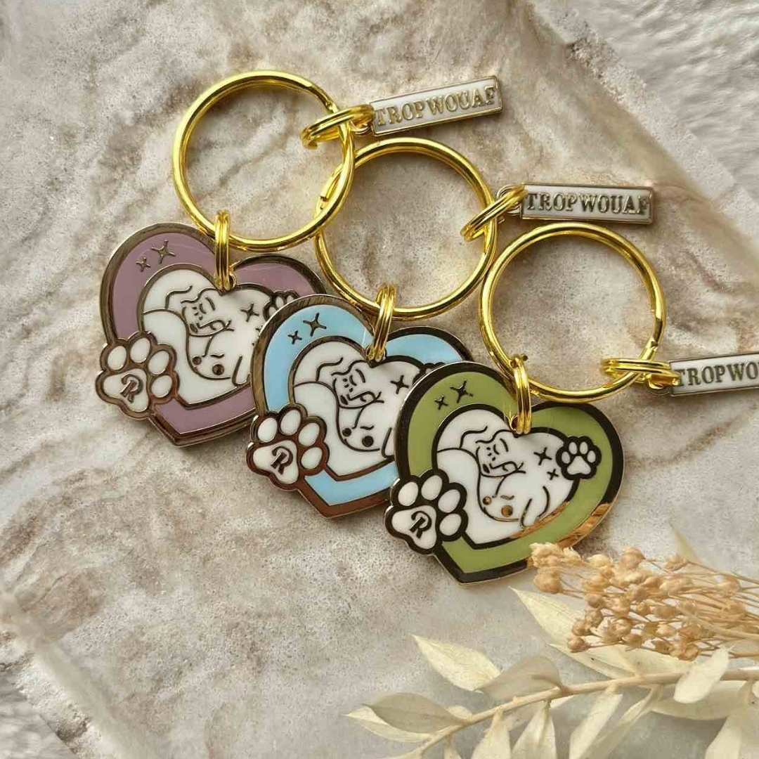 Collection de médailles pour chien personnalisées Trop Wouaf x Raya & Cos