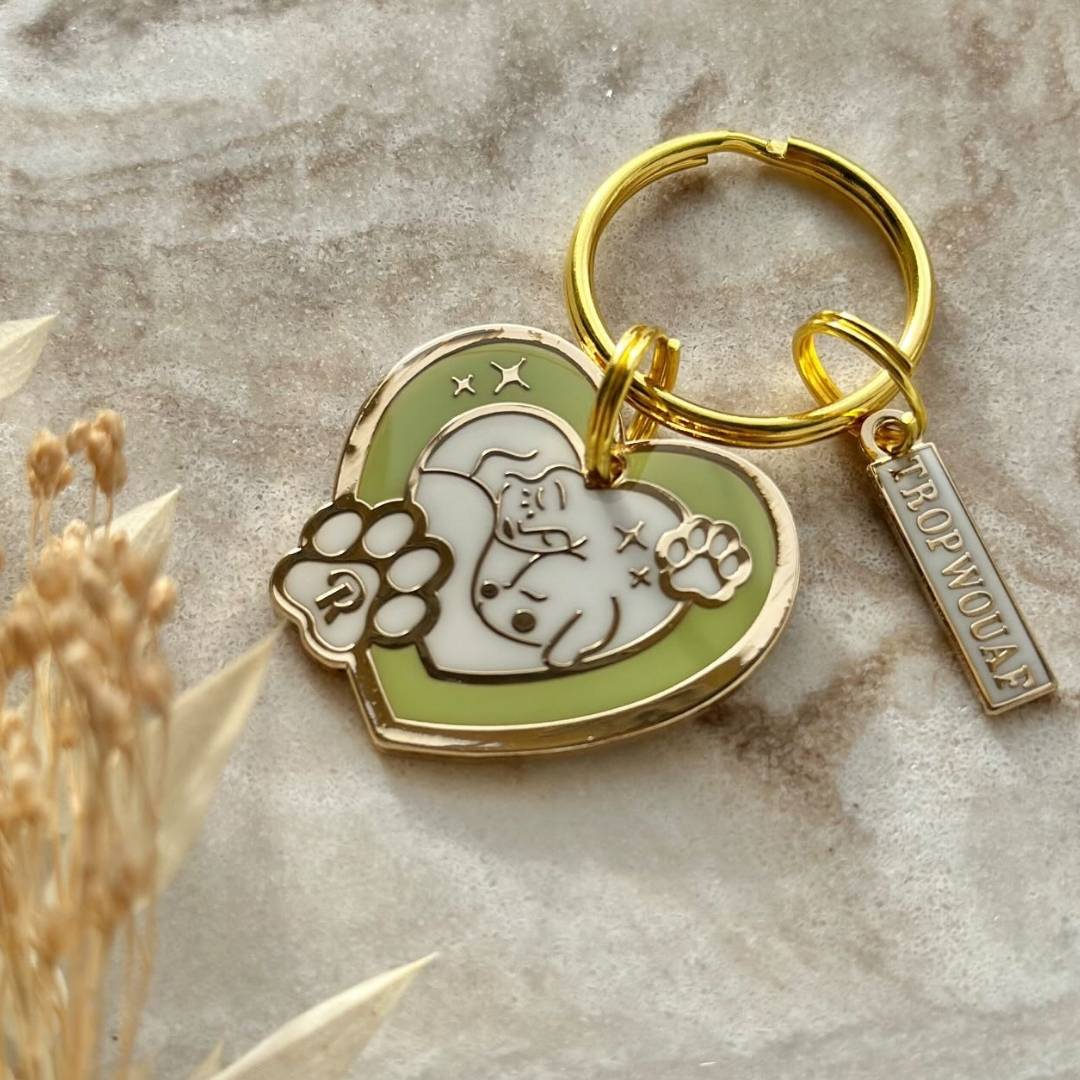 Médaille pour chien verte en forme de cœur – Trop Wouaf x Raya & Cos