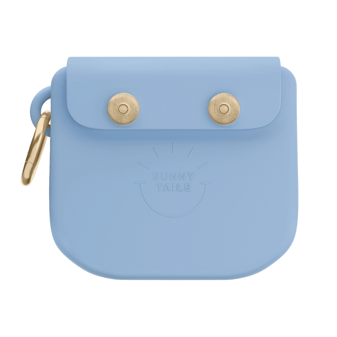 Pochette à friandises pour chien en silicone aimantée Sunny Tails – coloris bleu