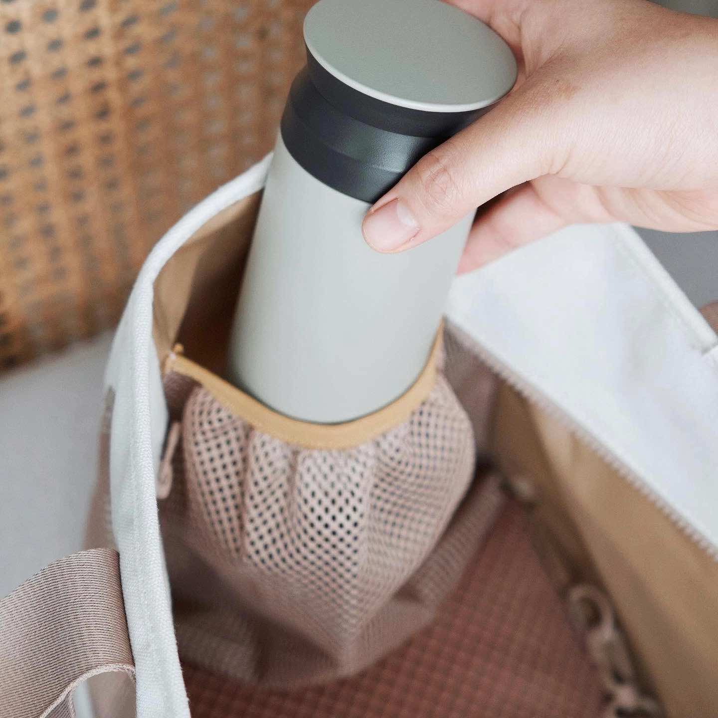 Emplacement gourde dans le sac transport chien