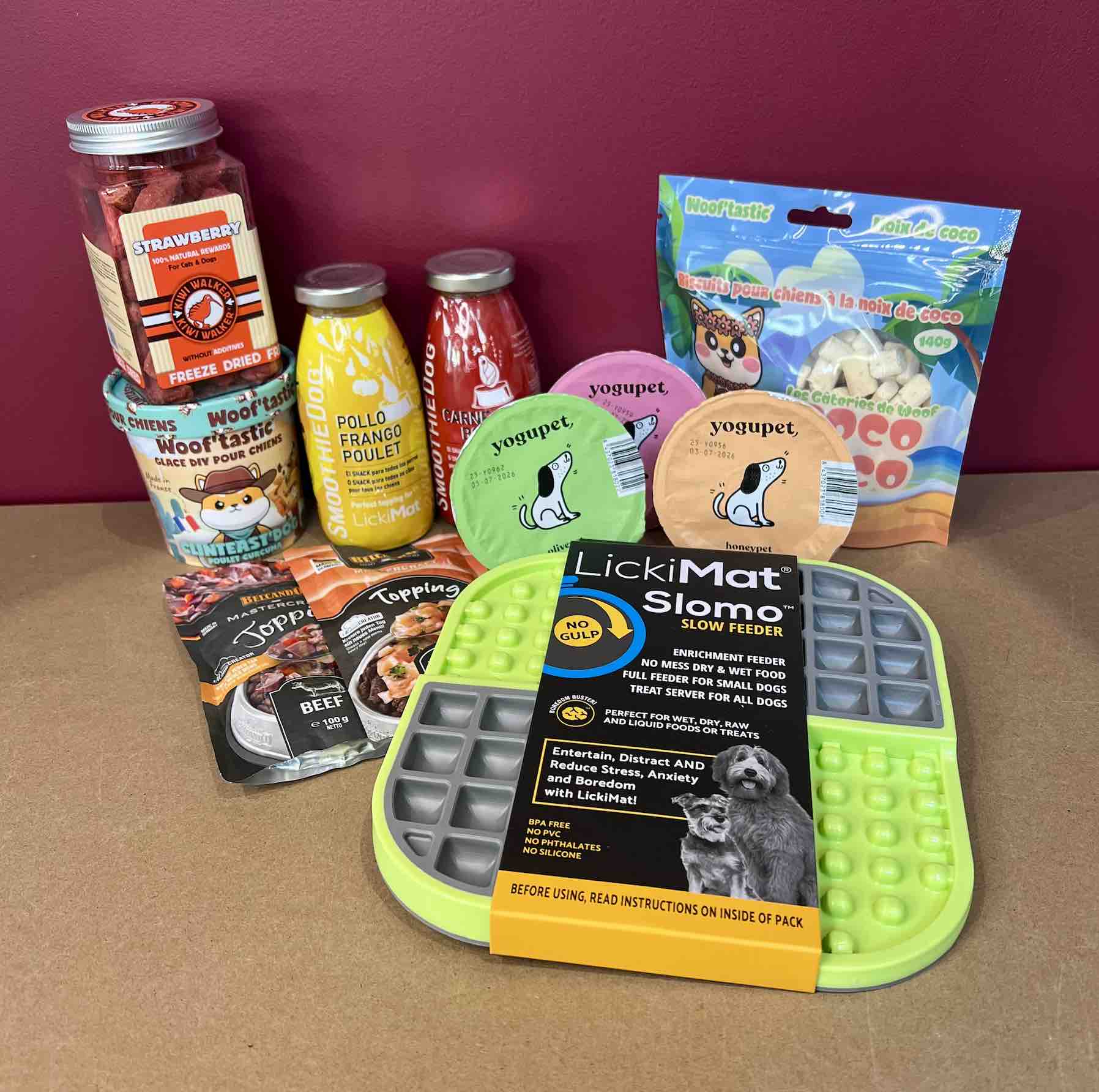 Tapis LickiMat Slomo pour chien avec idées de garnitures