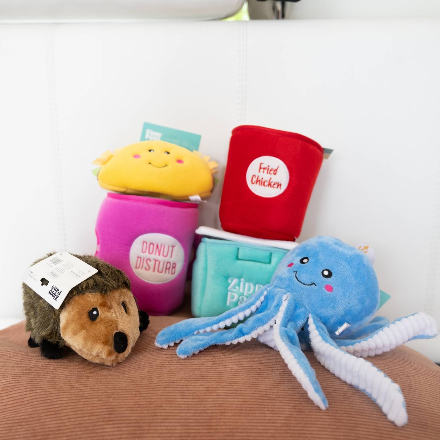 jouet interactif pour chien seau de poulet avec d'autres jouets zippypaws